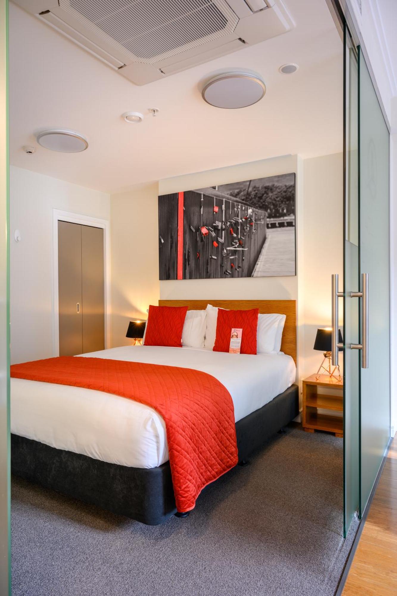 Boulcott Suites Веллингтон Экстерьер фото A bedroom at the hotel