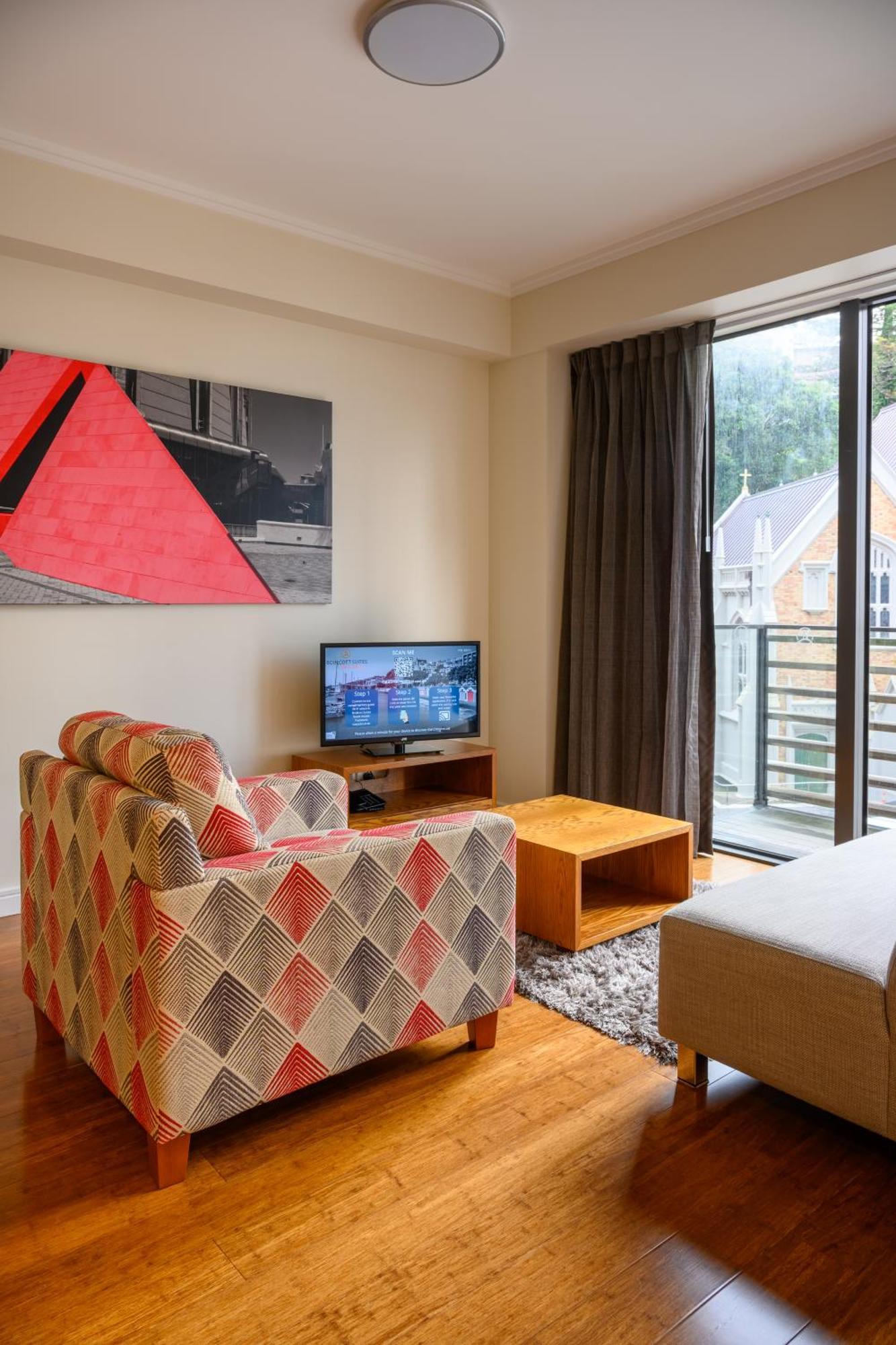 Boulcott Suites Веллингтон Экстерьер фото A living room in a typical apartment