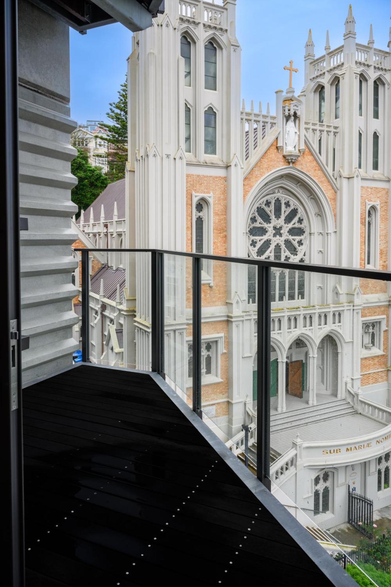 Boulcott Suites Веллингтон Экстерьер фото The new staircase