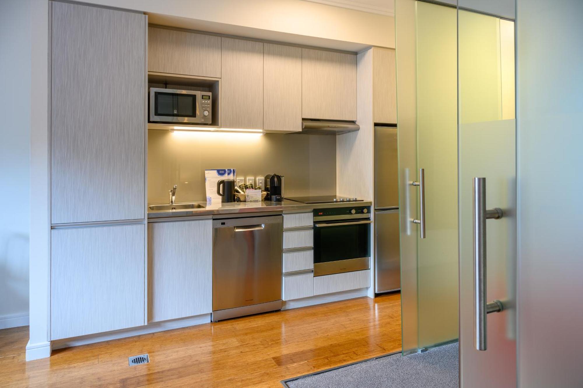 Boulcott Suites Веллингтон Экстерьер фото A kitchen in a student apartment at the University of Auckland