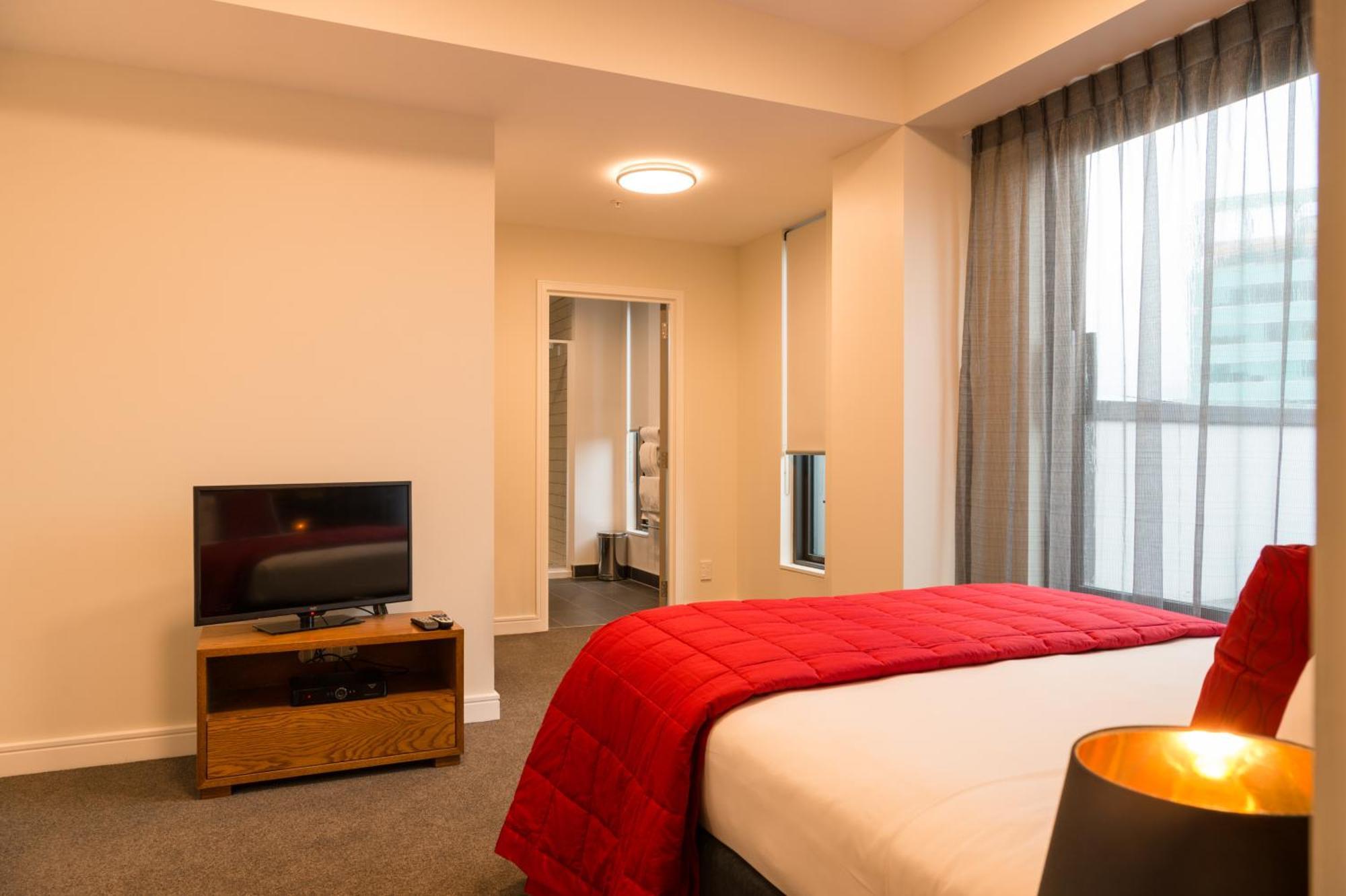 Boulcott Suites Веллингтон Экстерьер фото A bedroom at the University of Canterbury's Ivon Watkins-Smith Hall