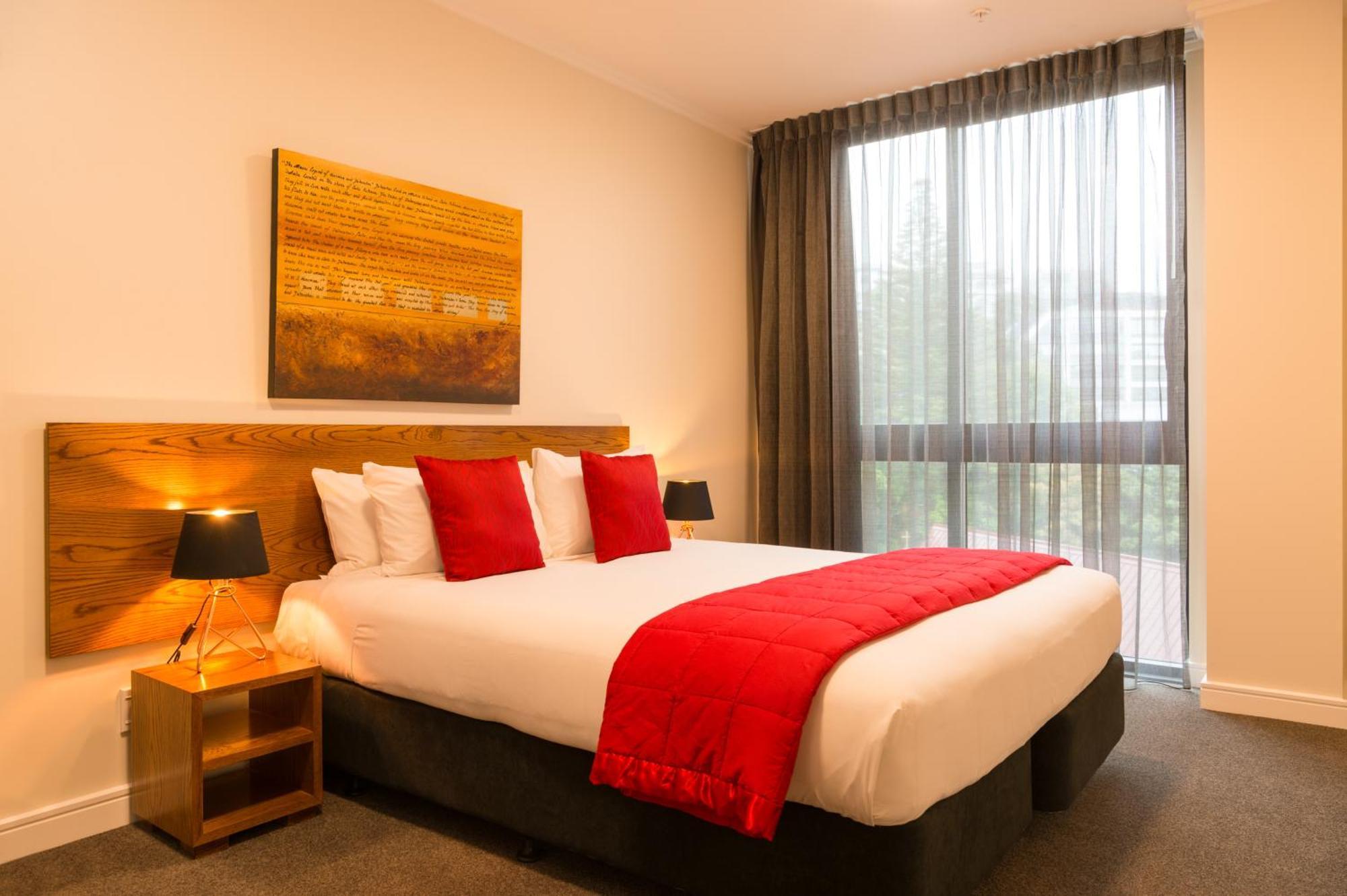 Boulcott Suites Веллингтон Экстерьер фото A bedroom at the hotel