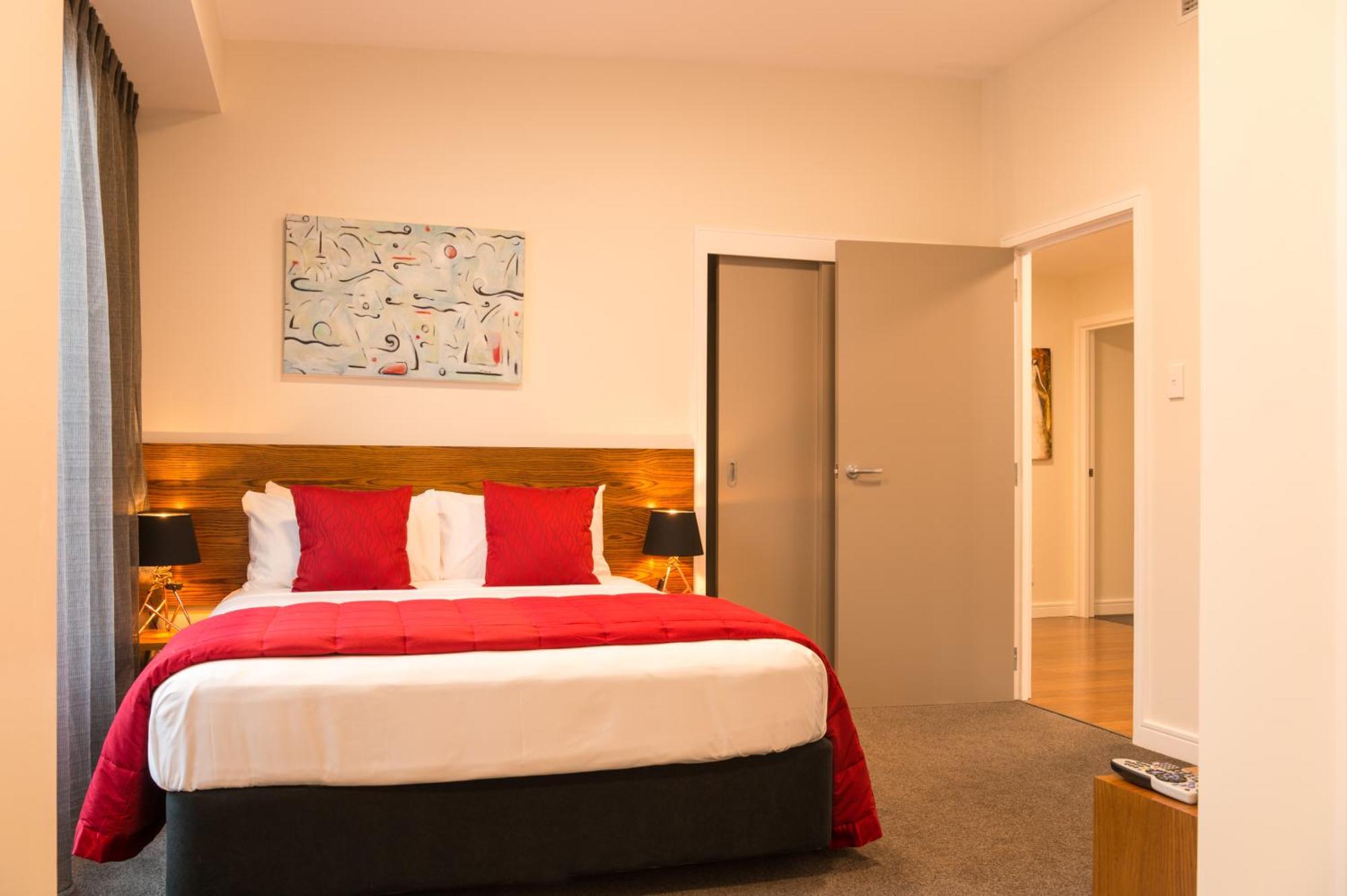 Boulcott Suites Веллингтон Экстерьер фото A bedroom at the hotel