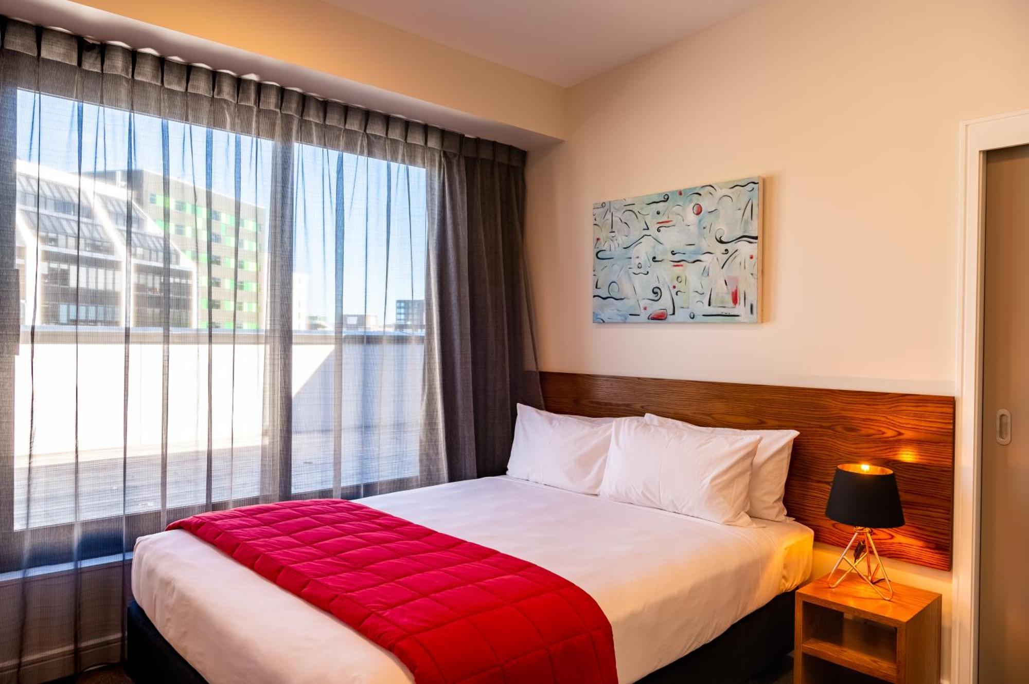 Boulcott Suites Веллингтон Экстерьер фото A bedroom at the hotel