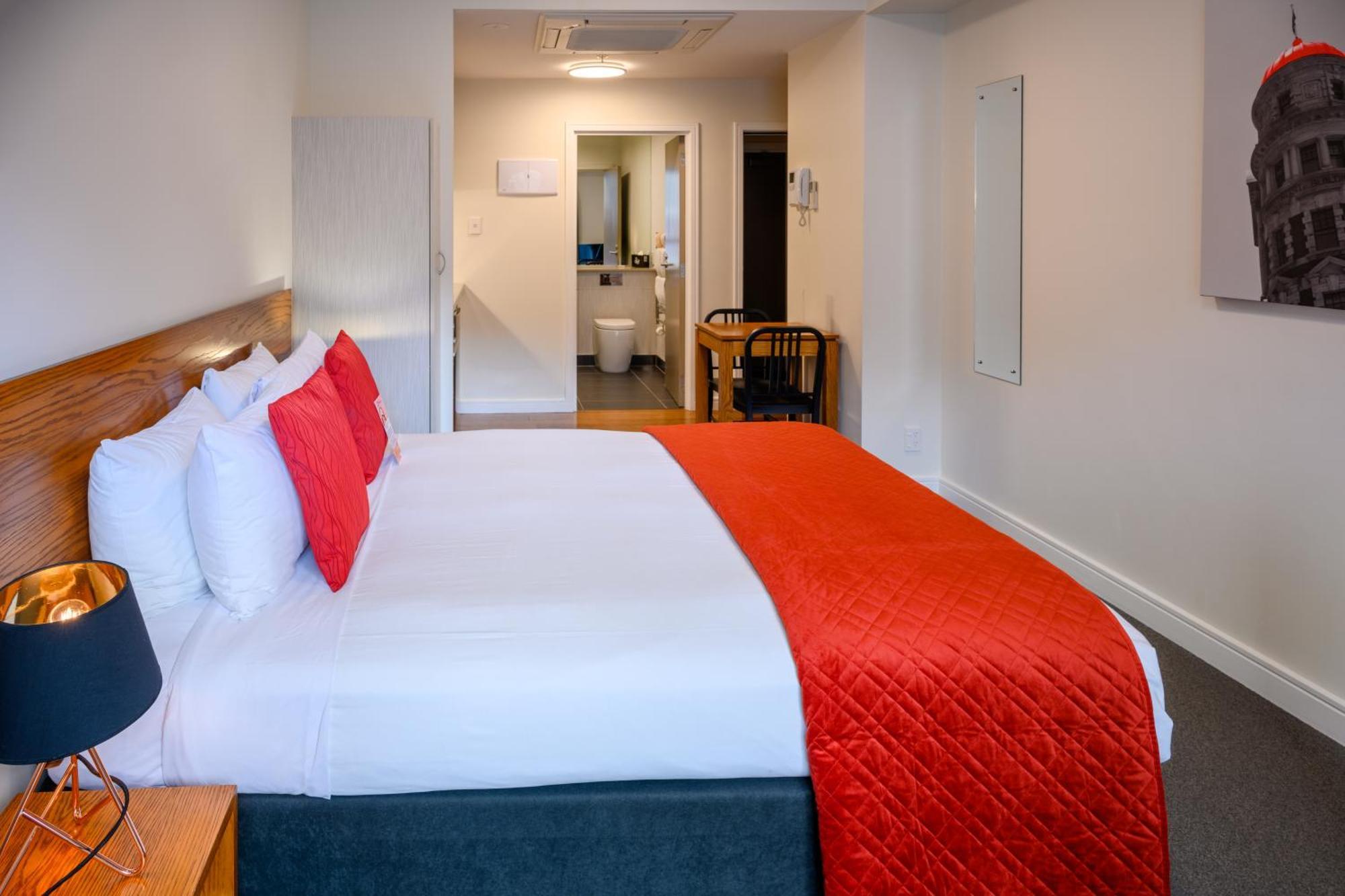 Boulcott Suites Веллингтон Экстерьер фото A room at the hotel