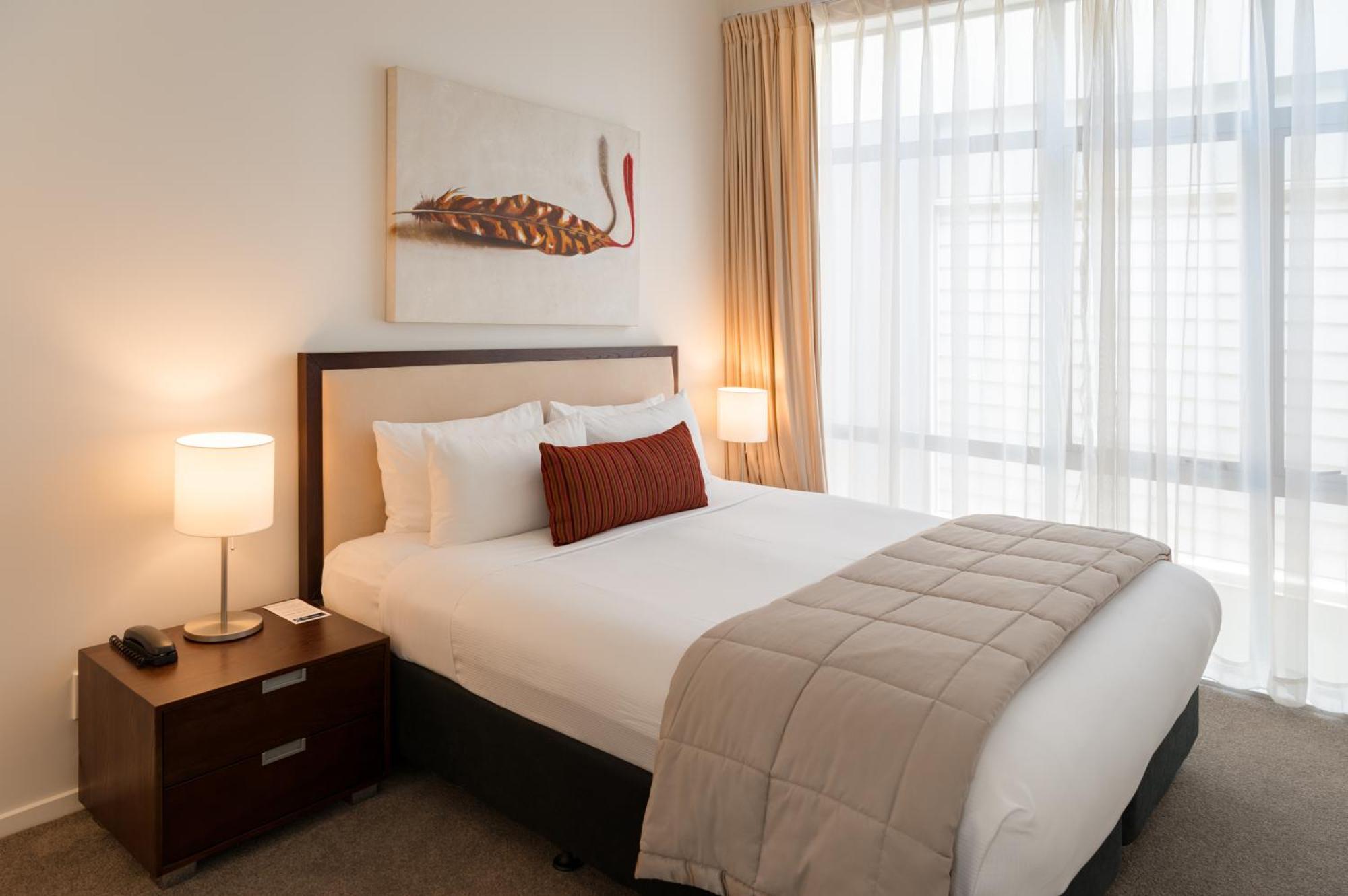 Boulcott Suites Веллингтон Экстерьер фото A bedroom at the hotel