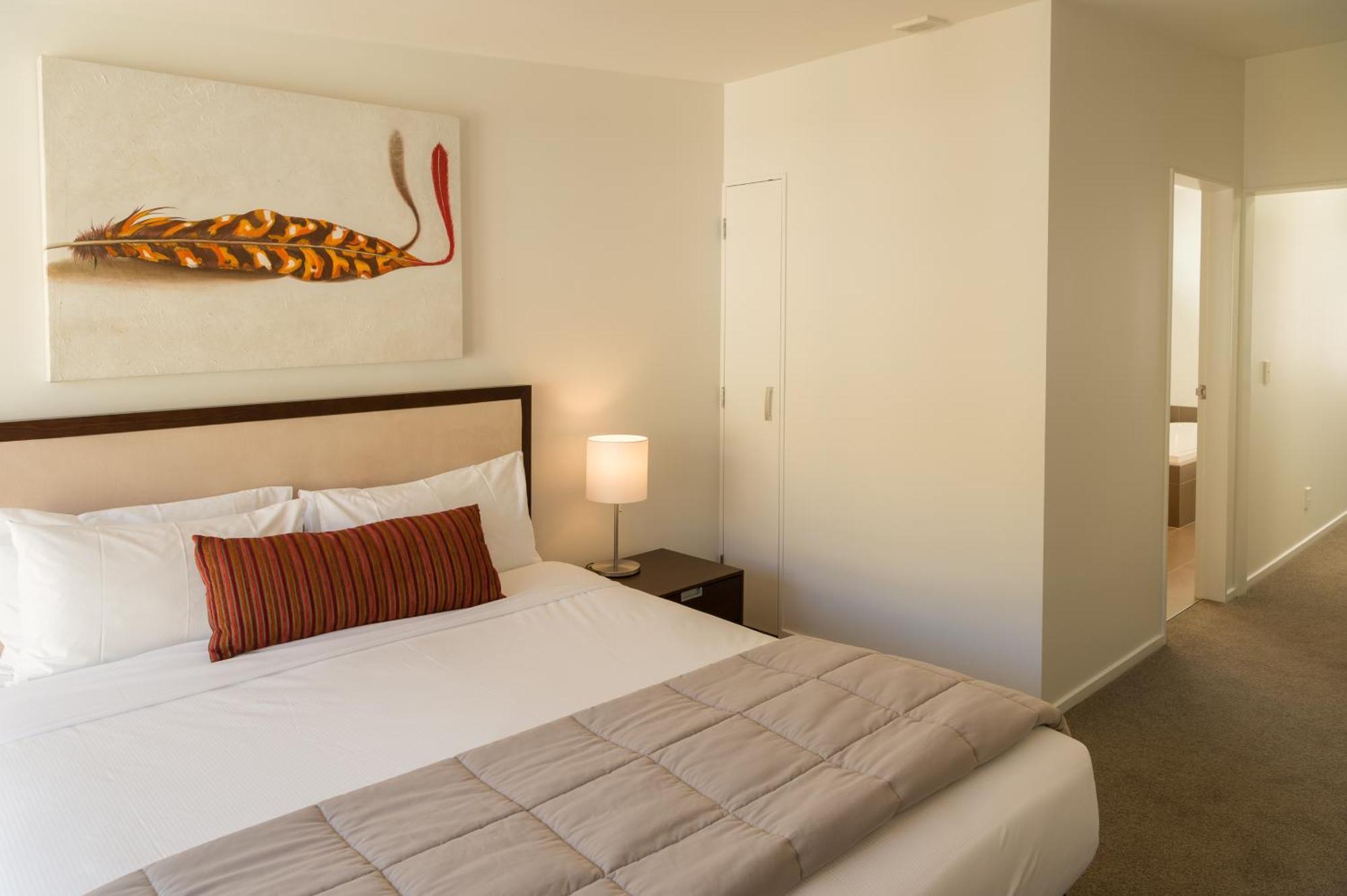 Boulcott Suites Веллингтон Номер фото A bedroom at the hotel