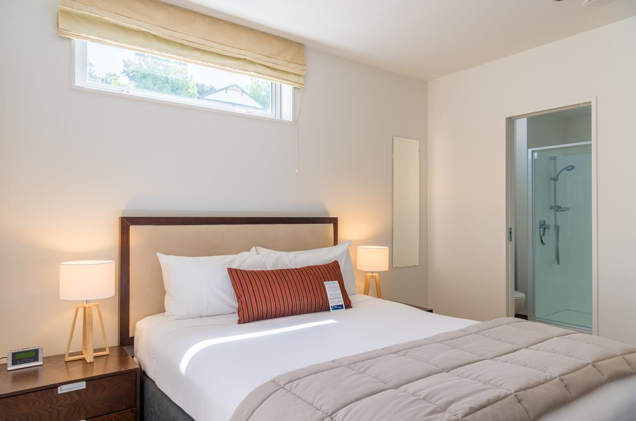 Boulcott Suites Веллингтон Экстерьер фото A bedroom at the hotel