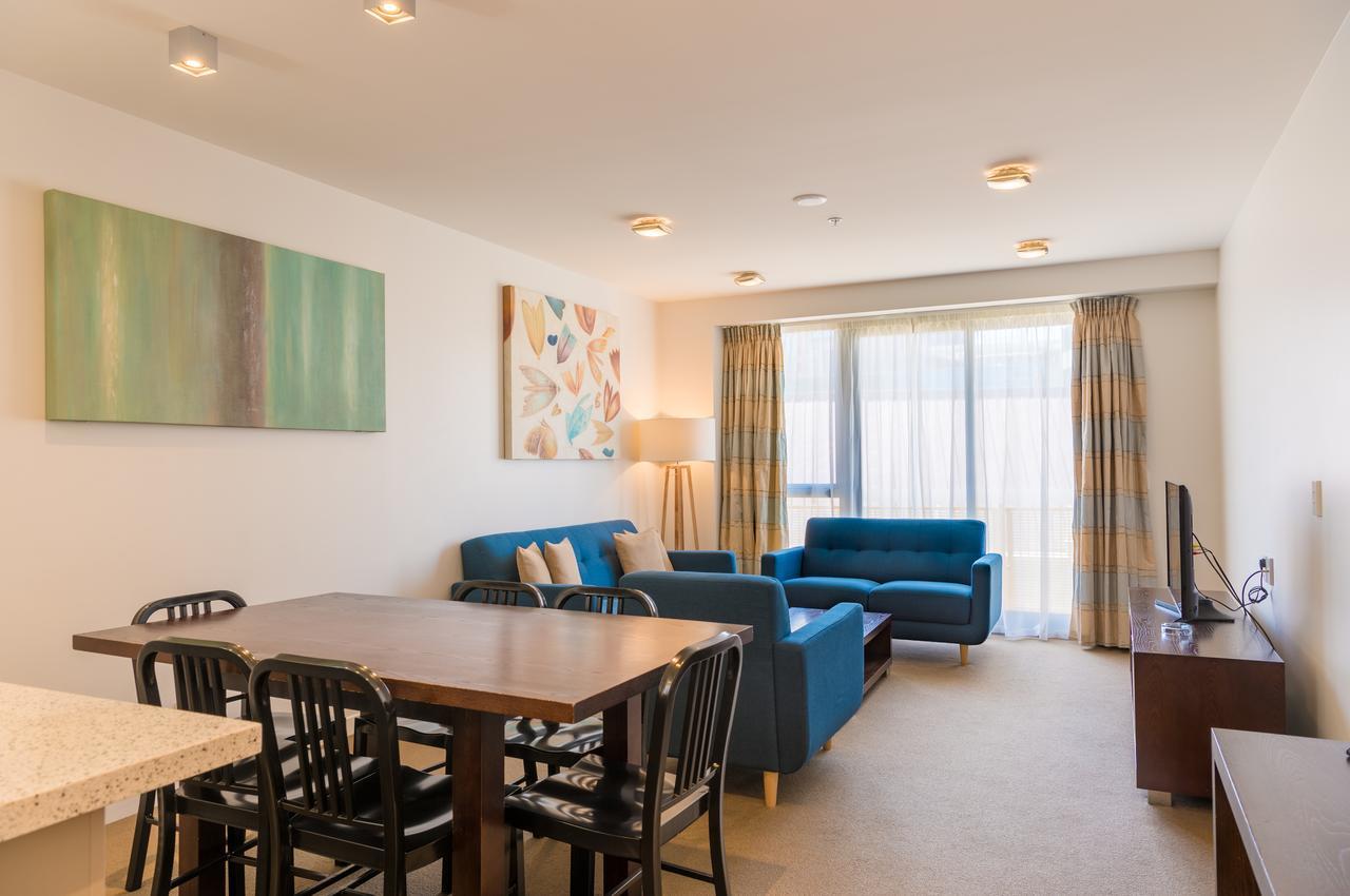 Boulcott Suites Веллингтон Экстерьер фото A typical apartment at the University of Adelaide's Union Hall