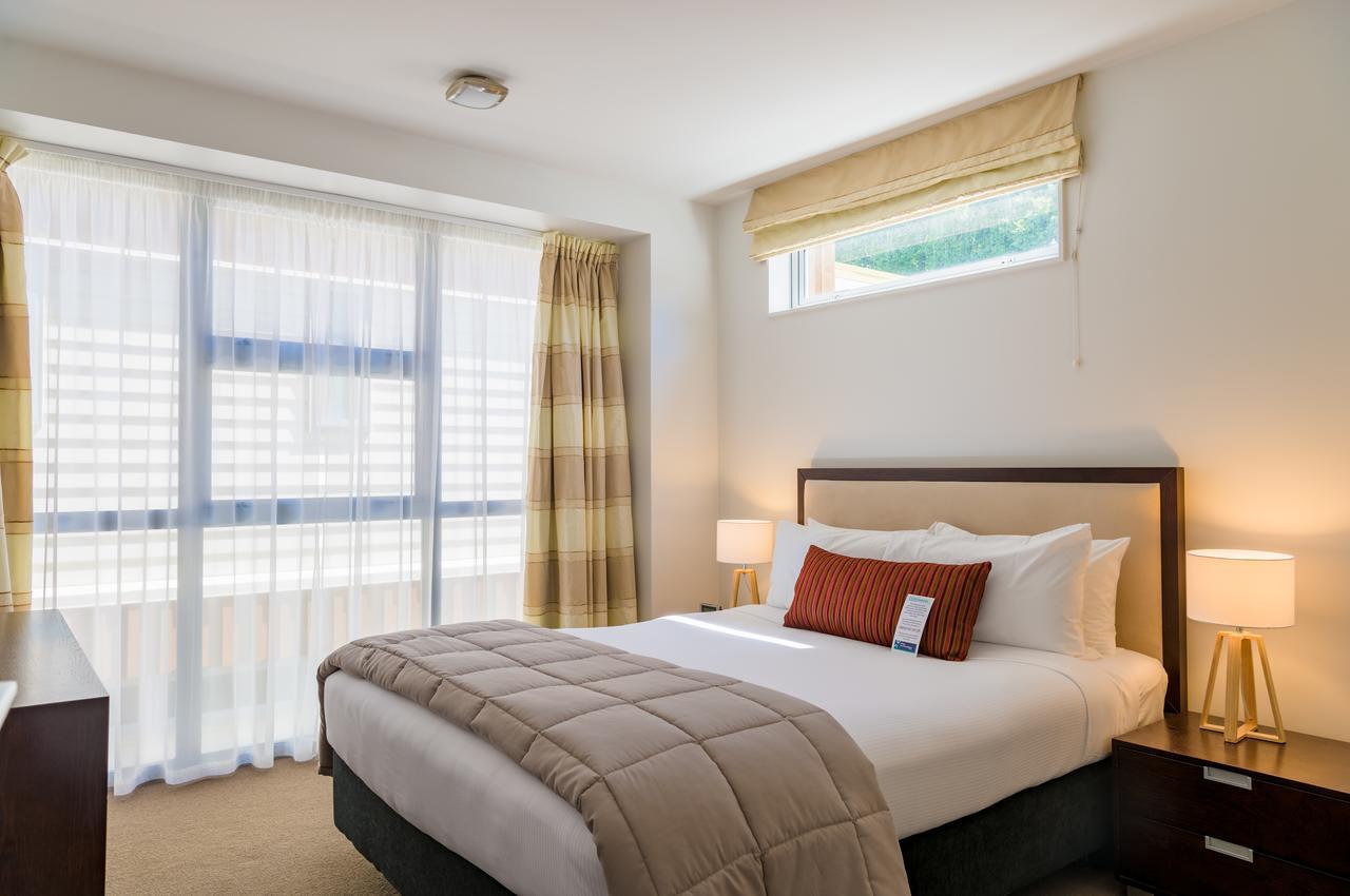 Boulcott Suites Веллингтон Экстерьер фото A bedroom at the hotel